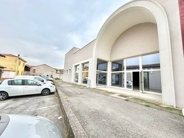 locale commerciale in vendita a Gambara