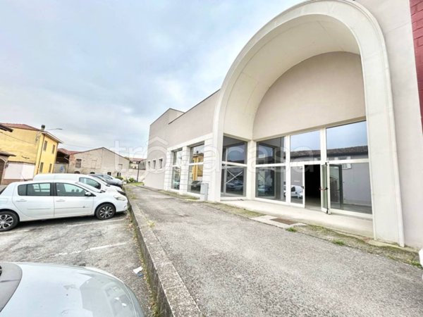 locale commerciale in vendita a Gambara