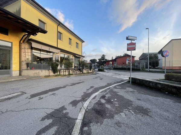 locale commerciale in vendita a Gambara