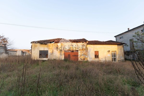 casale in vendita a Gambara