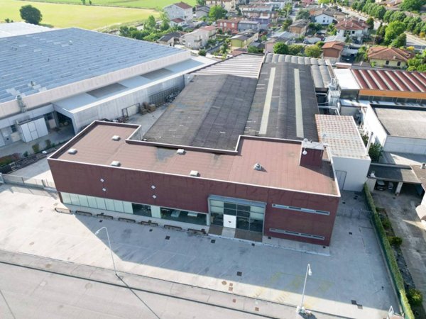 locale commerciale in vendita a Gambara