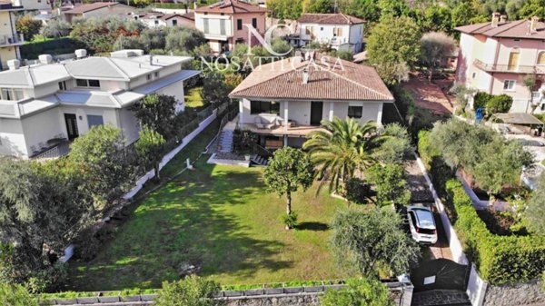 casa indipendente in vendita a Gardone Riviera in zona Fasano