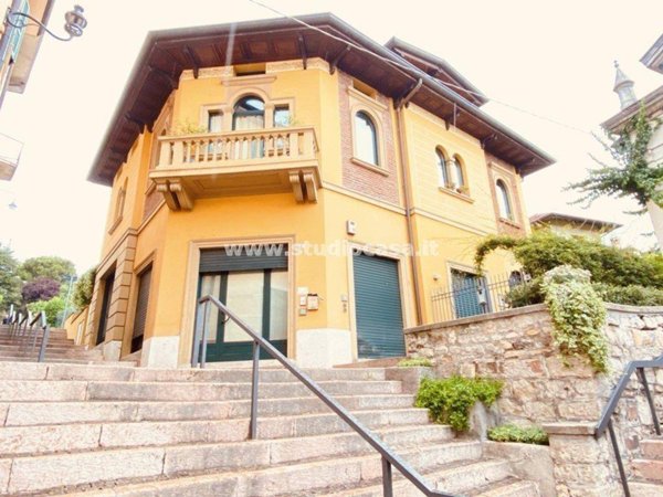 casa indipendente in vendita a Gardone Riviera