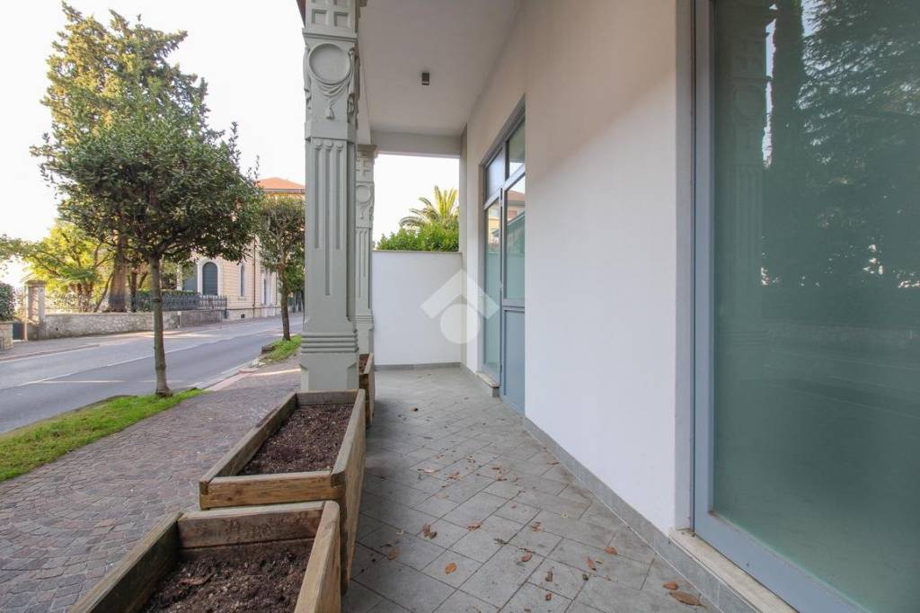 appartamento in vendita a Gardone Riviera