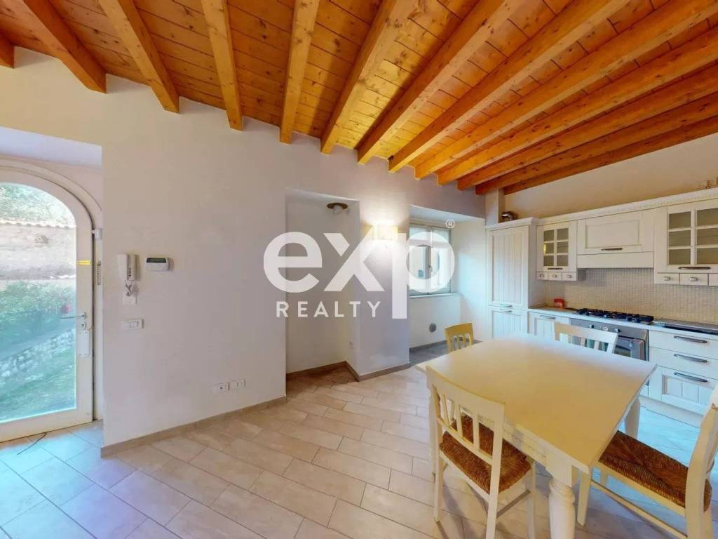 casa indipendente in vendita a Gardone Riviera in zona Morgnaga