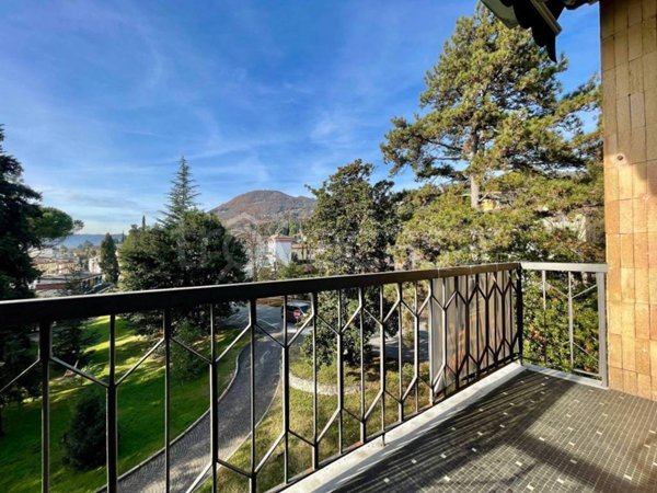appartamento in vendita a Gardone Riviera