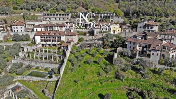 appartamento in vendita a Gardone Riviera in zona Fasano