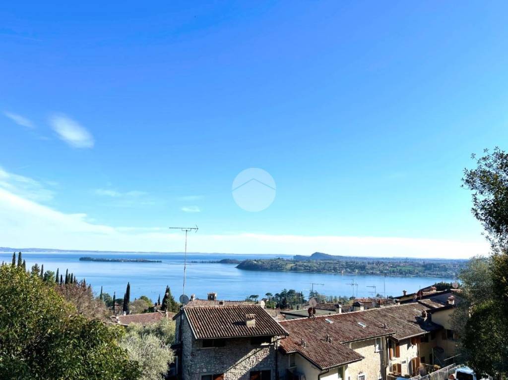 casa indipendente in vendita a Gardone Riviera in zona Morgnaga