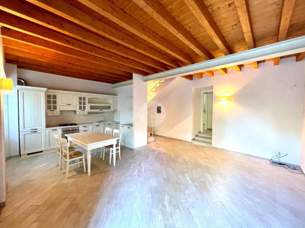 casa indipendente in vendita a Gardone Riviera in zona Morgnaga