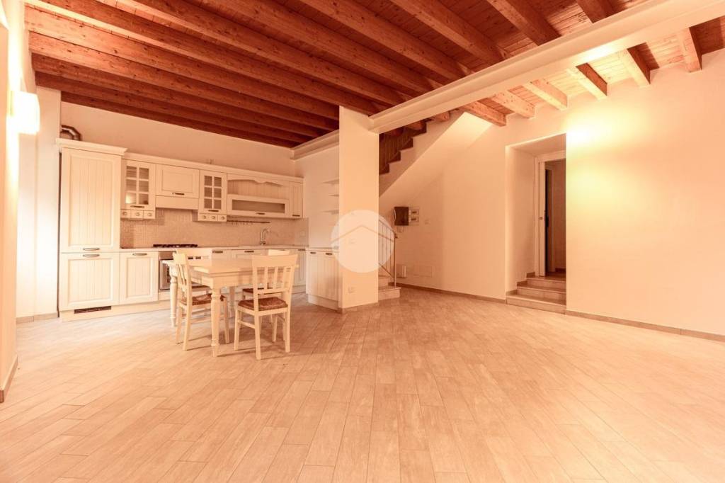 casa indipendente in vendita a Gardone Riviera in zona Morgnaga