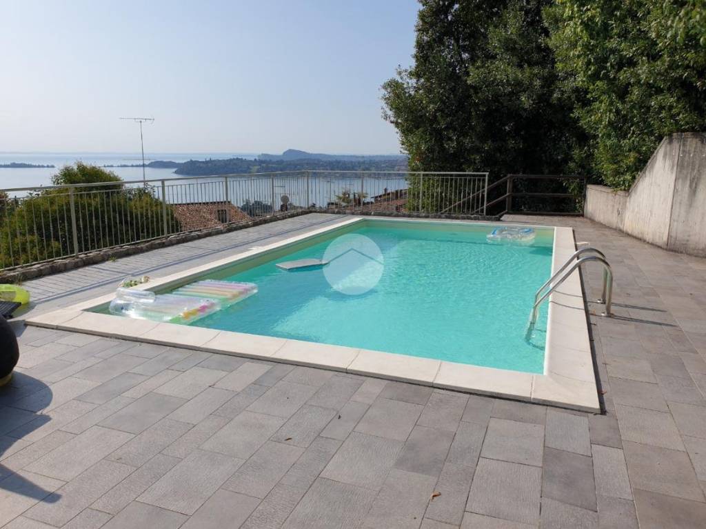 casa indipendente in vendita a Gardone Riviera in zona Morgnaga