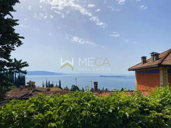 appartamento in vendita a Gardone Riviera in zona Morgnaga