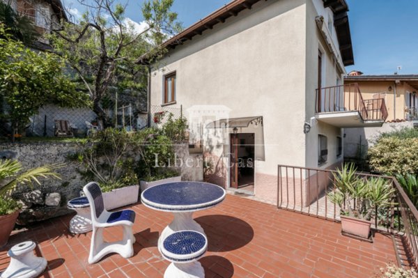 appartamento in vendita a Gardone Riviera in zona Morgnaga