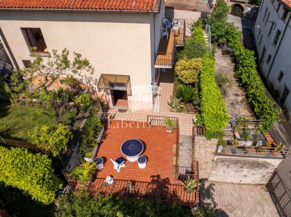 appartamento in vendita a Gardone Riviera in zona Morgnaga