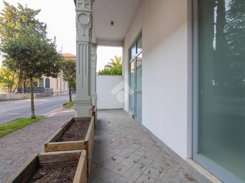 appartamento in vendita a Gardone Riviera