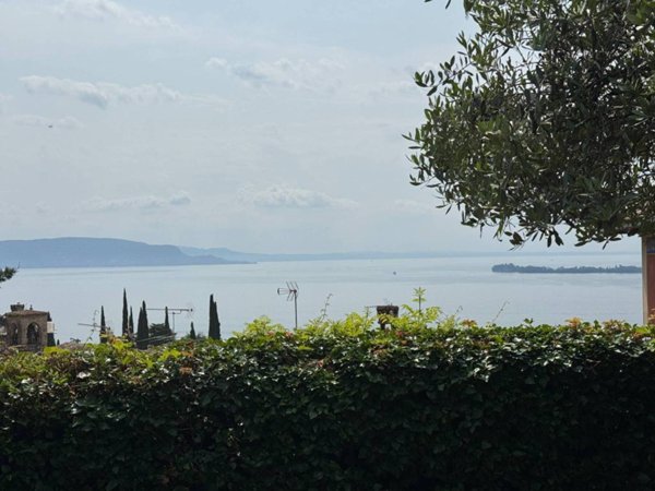 appartamento in vendita a Gardone Riviera in zona Morgnaga