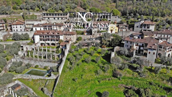 casa indipendente in vendita a Gardone Riviera in zona Fasano
