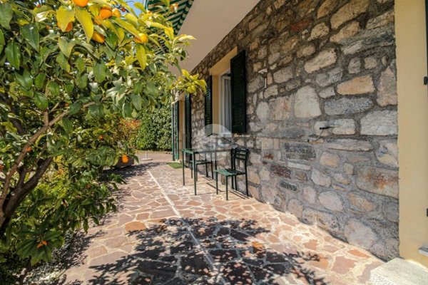 appartamento in vendita a Gardone Riviera in zona Morgnaga