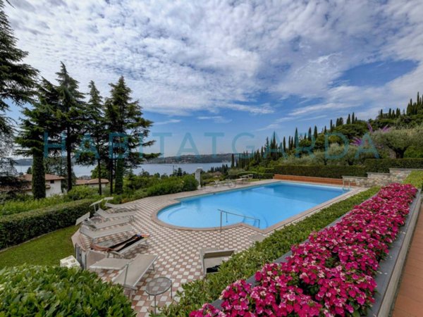 appartamento in vendita a Gardone Riviera in zona Morgnaga