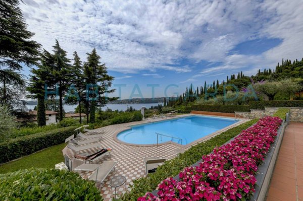 appartamento in vendita a Gardone Riviera in zona Morgnaga