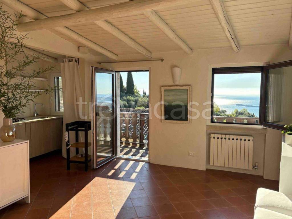 appartamento in vendita a Gardone Riviera in zona Tresnico