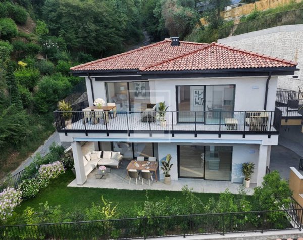 appartamento in vendita a Gardone Riviera in zona Fasano