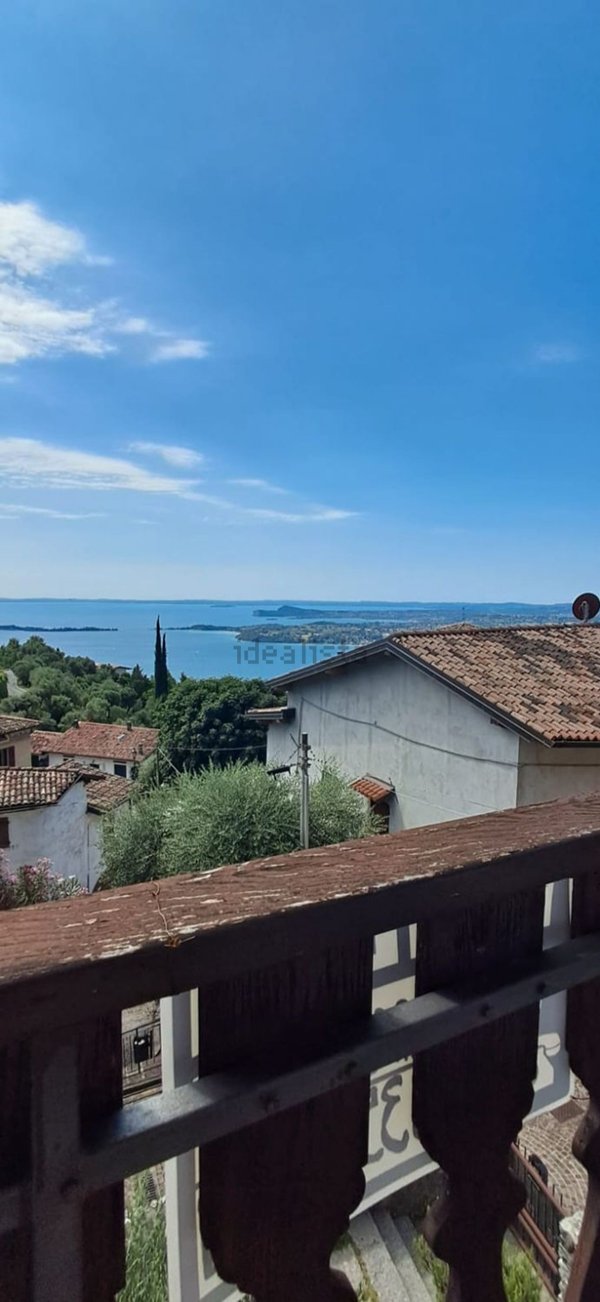 appartamento in vendita a Gardone Riviera in zona Tresnico