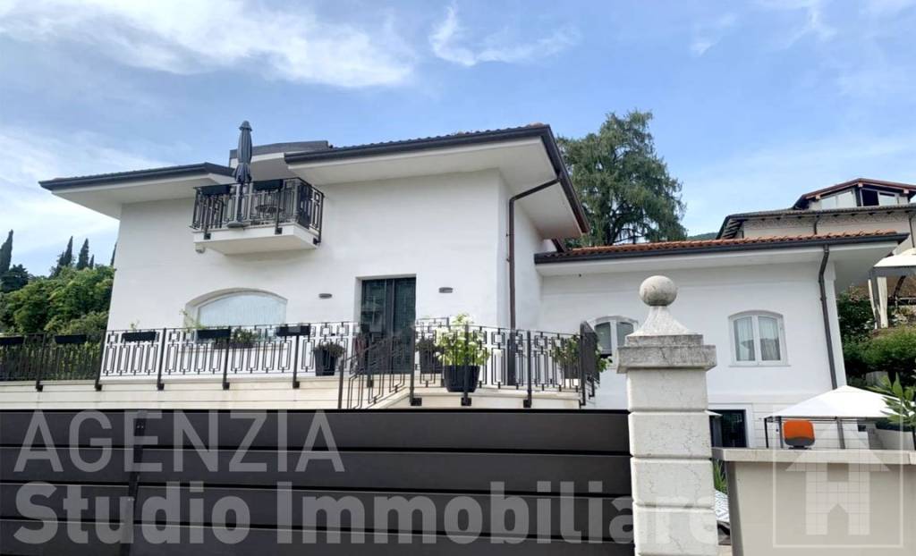 casa indipendente in vendita a Gardone Riviera
