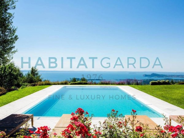 casa indipendente in vendita a Gardone Riviera in zona Tresnico