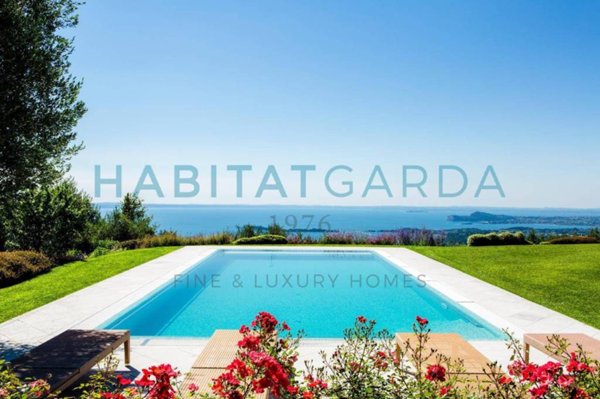 casa indipendente in vendita a Gardone Riviera in zona Tresnico