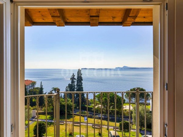 appartamento in vendita a Gardone Riviera in zona Fasano