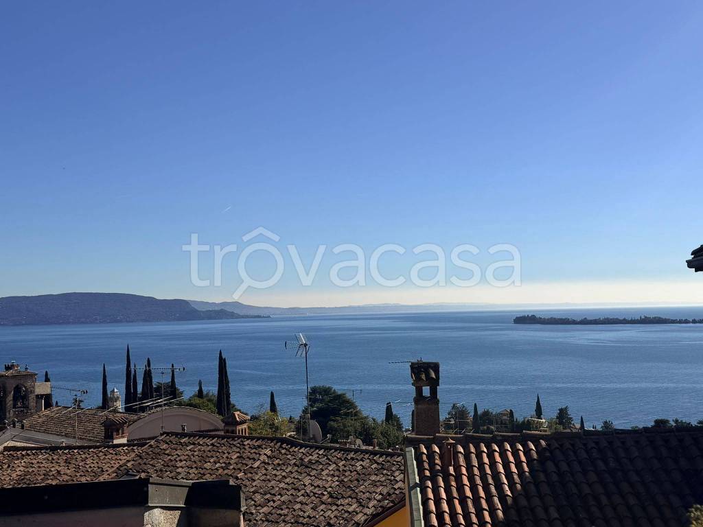 appartamento in vendita a Gardone Riviera in zona Morgnaga