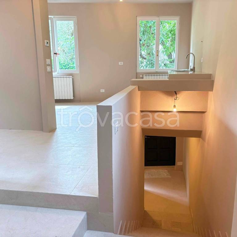 appartamento in vendita a Gardone Riviera in zona Morgnaga