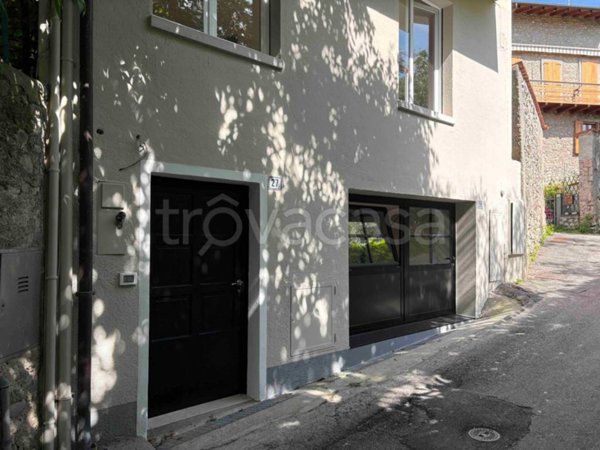 appartamento in vendita a Gardone Riviera in zona Morgnaga
