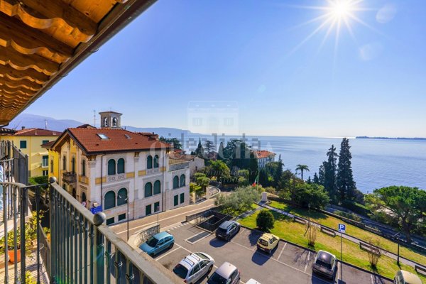 appartamento in vendita a Gardone Riviera in zona Fasano