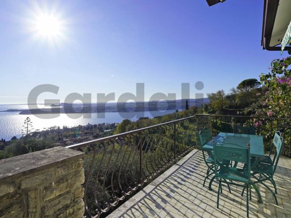casa indipendente in vendita a Gardone Riviera in zona Morgnaga