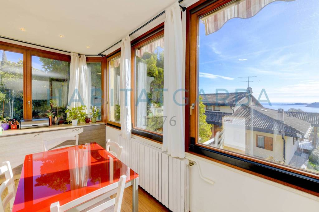 appartamento in vendita a Gardone Riviera in zona Morgnaga