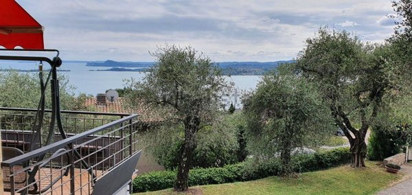 casa indipendente in vendita a Gardone Riviera in zona Fasano