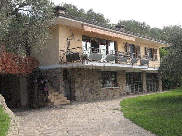 casa indipendente in vendita a Gardone Riviera in zona Fasano