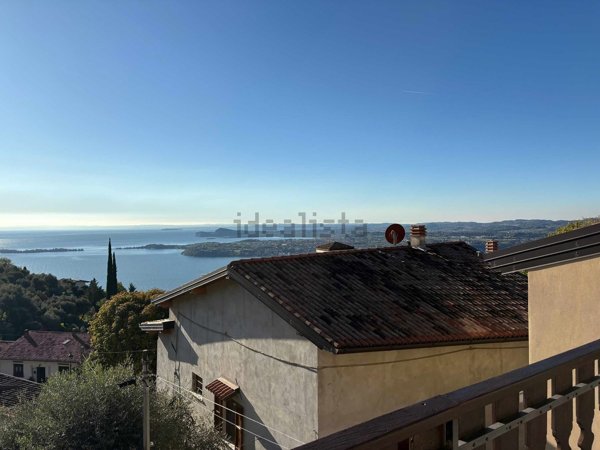 appartamento in vendita a Gardone Riviera in zona Tresnico