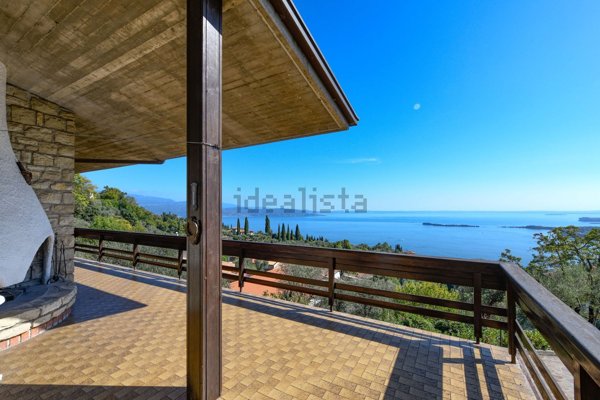 casa indipendente in vendita a Gardone Riviera in zona Tresnico