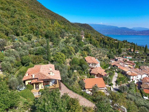 casa indipendente in vendita a Gardone Riviera in zona Tresnico