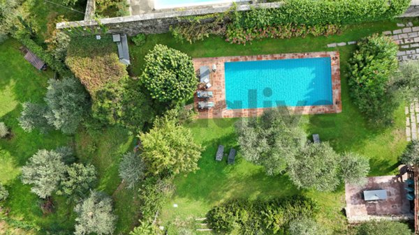 casa indipendente in vendita a Gardone Riviera in zona Morgnaga