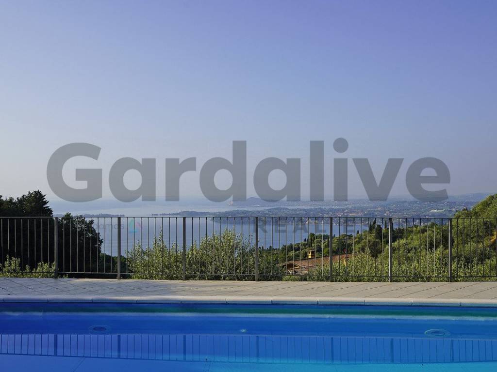 appartamento in vendita a Gardone Riviera in zona Tresnico