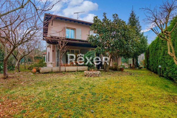 casa indipendente in vendita a Gardone Riviera in zona San Michele