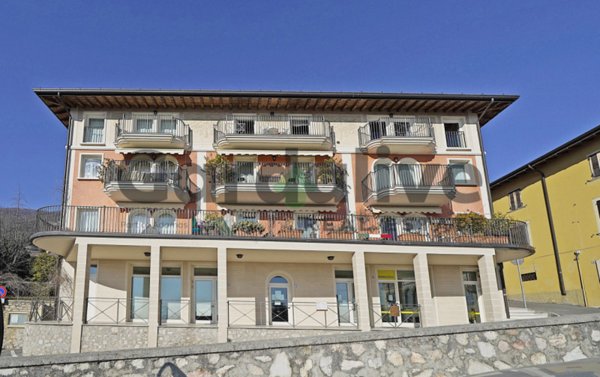 appartamento in vendita a Gardone Riviera in zona Fasano