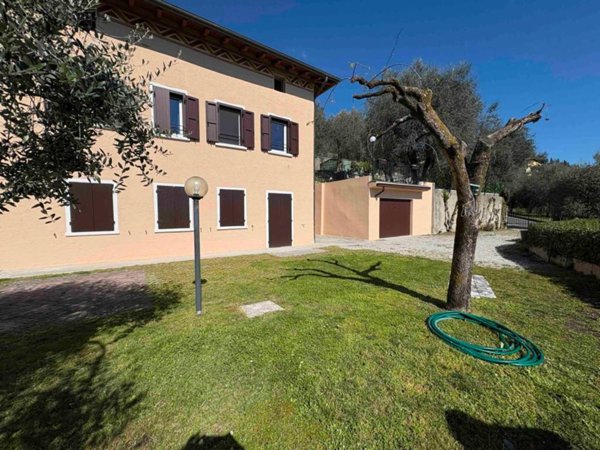 appartamento in vendita a Gardone Riviera in zona Fasano