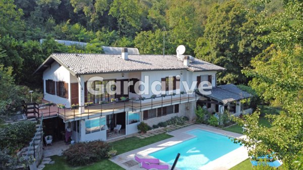 casa indipendente in vendita a Gardone Riviera in zona Morgnaga