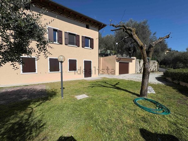 appartamento in vendita a Gardone Riviera in zona Fasano