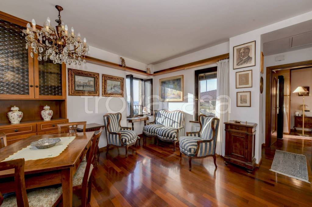 casa indipendente in vendita a Gardone Riviera